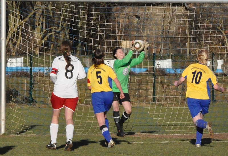 SG Landau/Wolfhagen - KSV Hessen Frauen 0:7 (0:4): Carina Gottwald