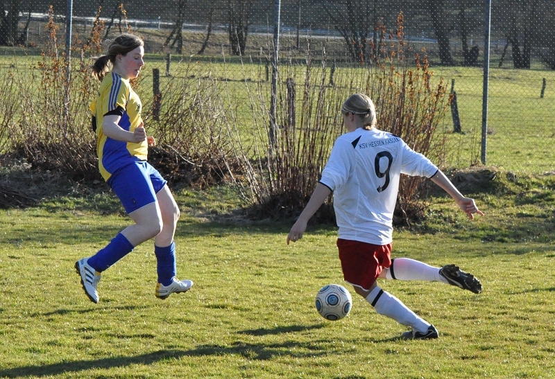 SG Landau/Wolfhagen - KSV Hessen Frauen 0:7 (0:4): Katharina Zech