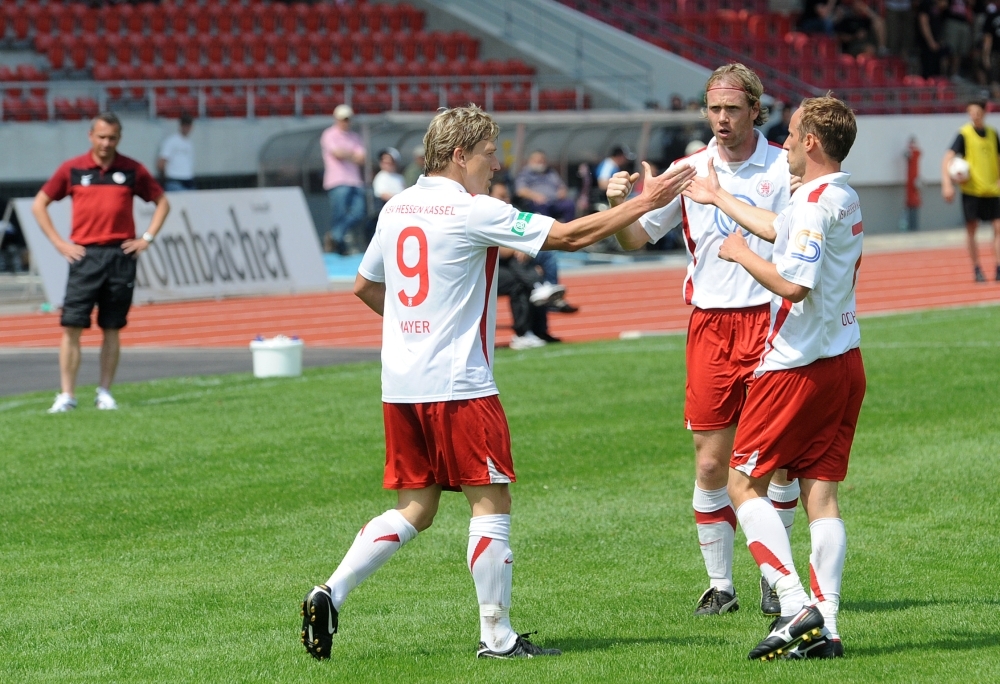 KSV Hessen - SV Wehen Wiesbaden II: Jubel, Andreas Mayer, Mario Neunaber, Rene Ochs