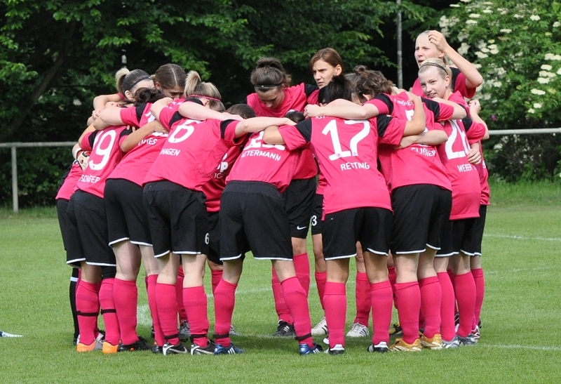 KSV Hessen Kassel - DFC Allendorf/Eder: Mannschaftskreis vor Spielbeginn 