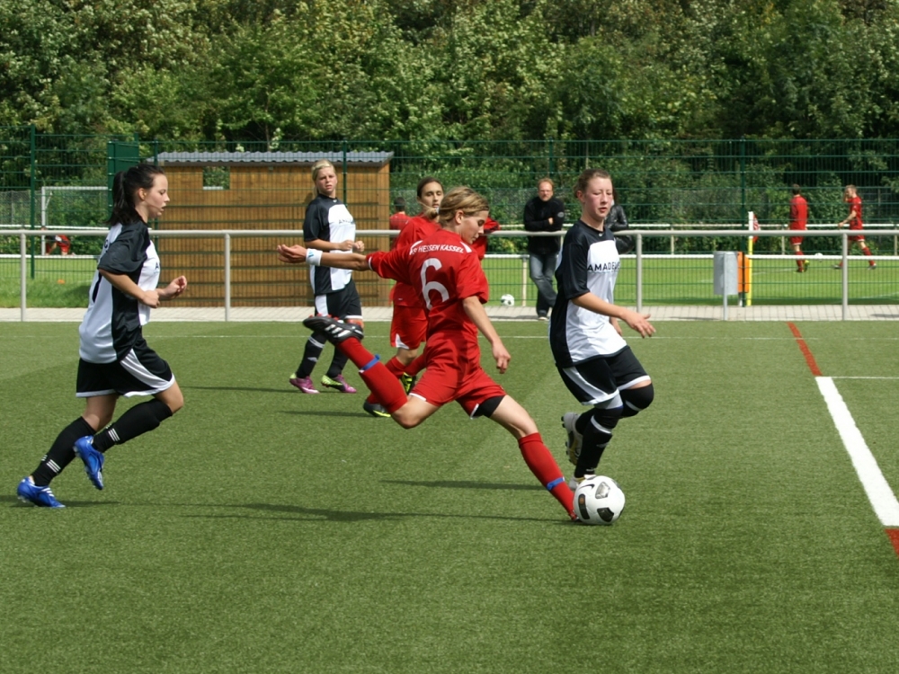 KSV Hessen Kassel B-Juniorinnen - 1. FFC Runkel: Sophia Stückrad beim Torschuss