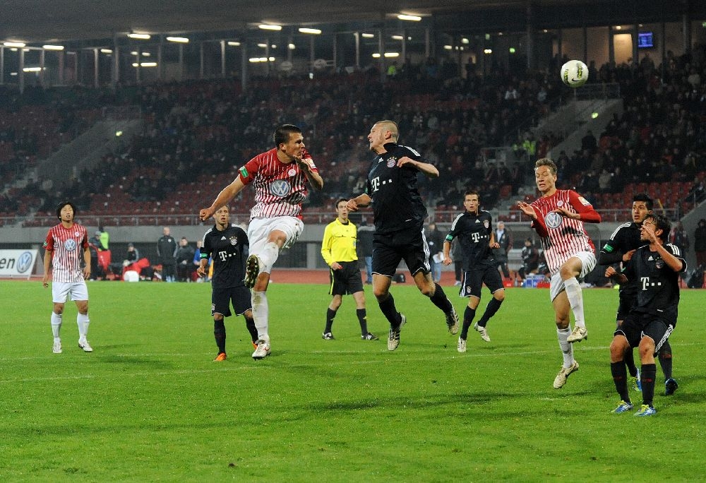 KSV Hessen - Bayern München II: Jin Woo Kwak, Patrick Wolf, Tim Knipping