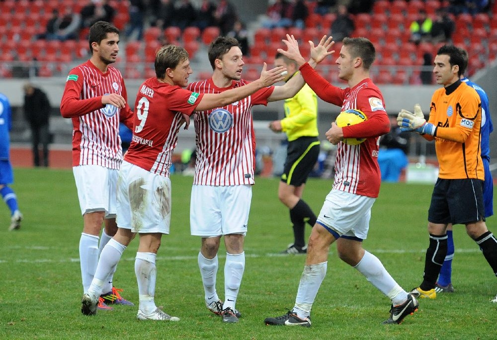 KSV Hessen - Bayern Alzenau: Jubel, Nazif Hajdarovic, Andreas Mayer, Moritz Murawski, Tobias Damm