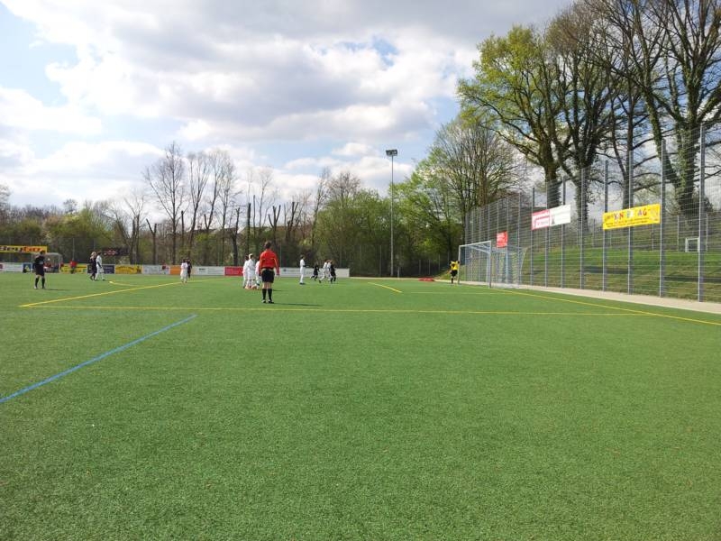 U12  Osterturnier - Freistoß an die Latte gegen Kickers Offenbach