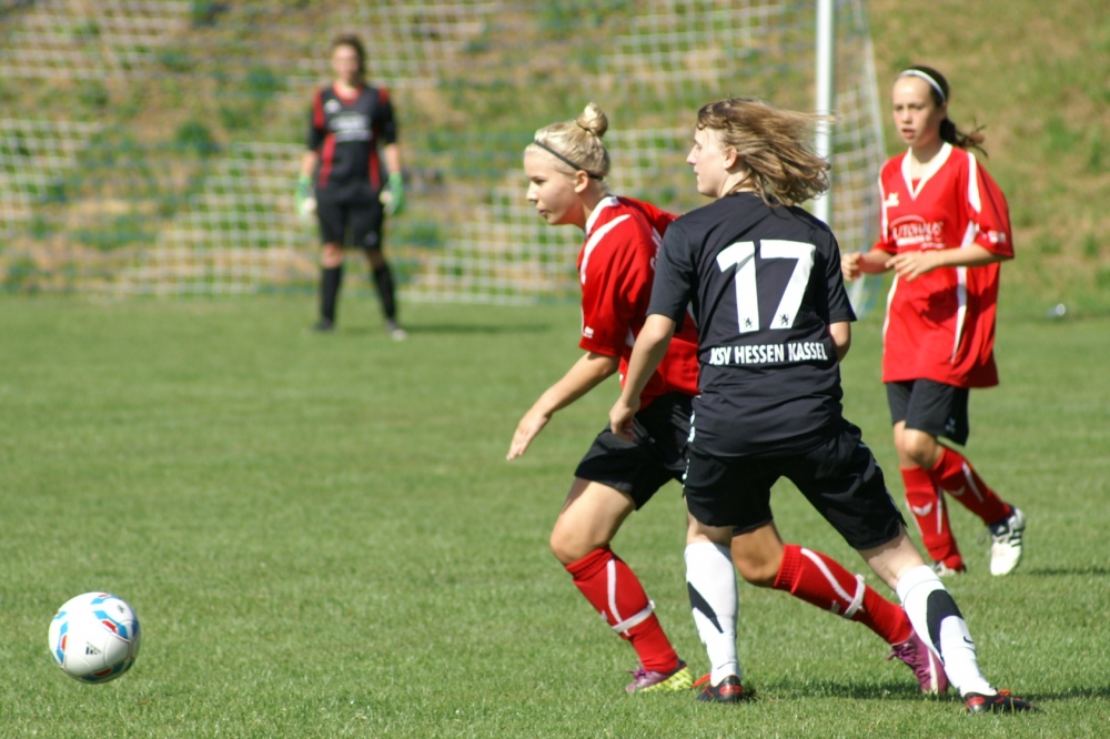 KSV B-Juniorinnen - Vikt. Großenenglis: Ex-Löwin Thalea Reitz (links) und Neu-Löwin Insa Fischer