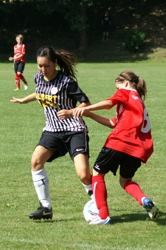 KSV B-Juniorinnen - Vikt. Großenenglis: Lina Erfkamp und Gegnerin