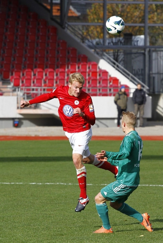 Sebastian Gundelach beim Kopfball