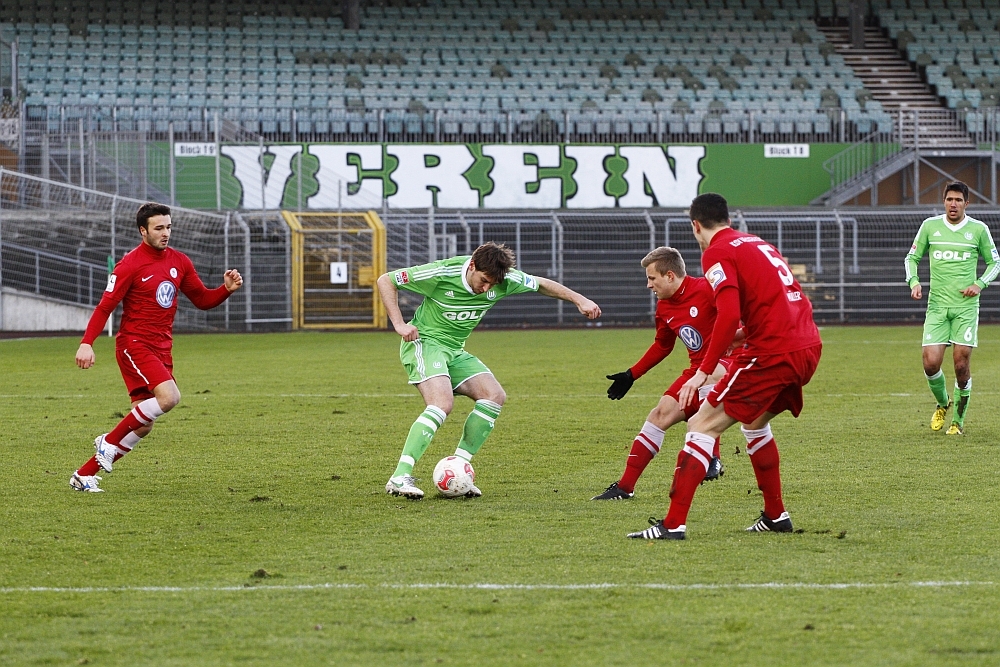 Helmes gegen Riske, Müller und Marz, beobachtet von Medojevic