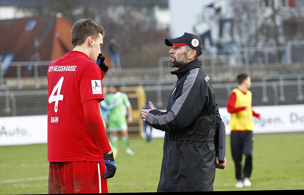 Uwe Wolf und Matthias Rahn im Gespräch vor der zweiten Halbzeit