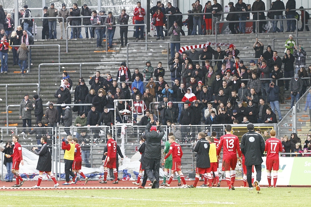 KSV Fans und Mannschaft nach der Niederlage 
Gemeinsam durch dick und dünn!