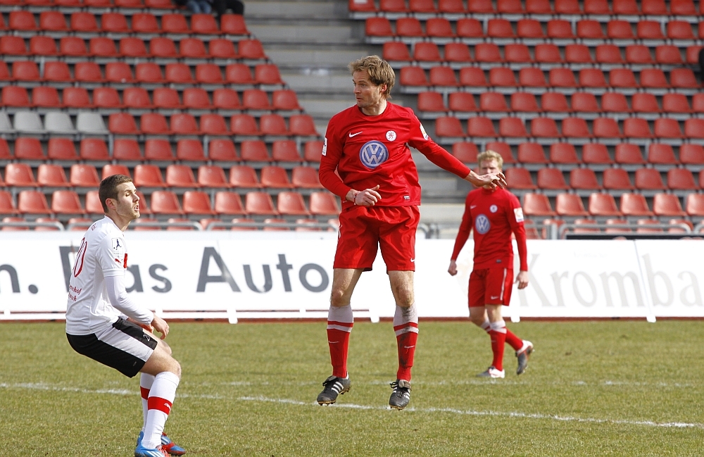 Enno Gaede scheint zu schweben