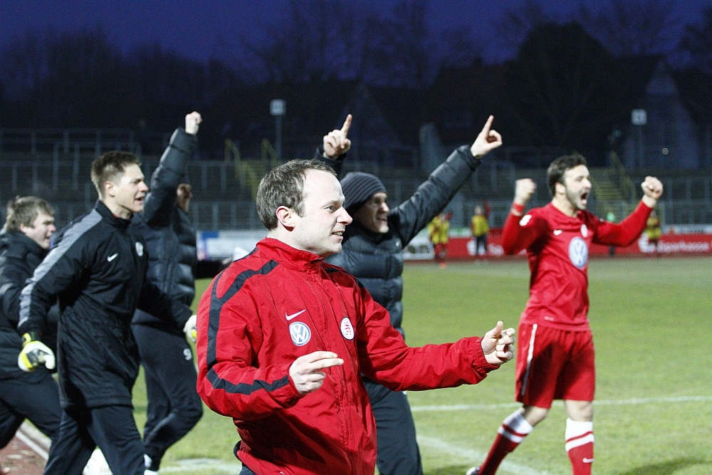 Pinheiro trifft zum 2:0 und alle freuen sich