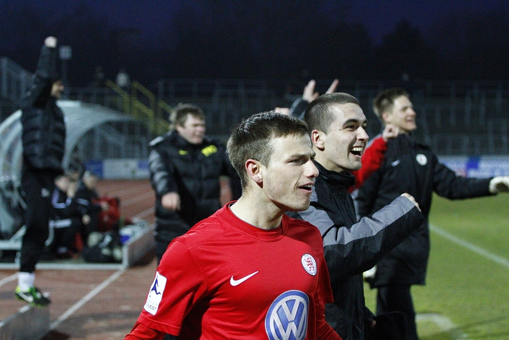 Torjubel über den Treffer zum 3:0 durch Jonas Marz