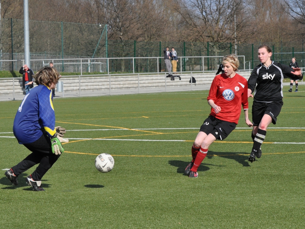 KSV Hessen Kassel - SG Wilhelmshöhe/Kaufungen: Ricarda Grieß beim Torabschluss