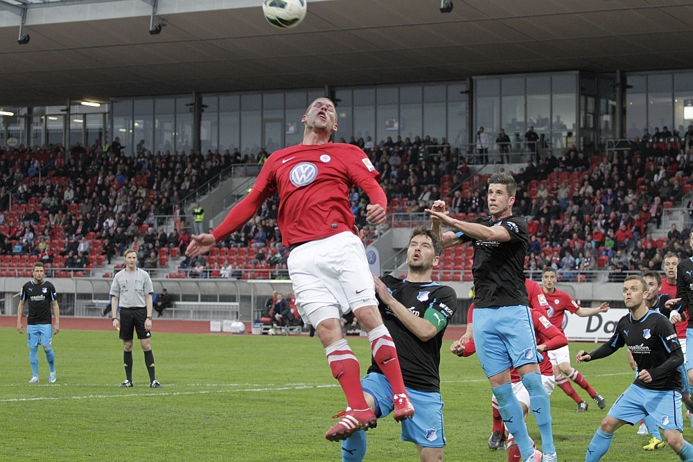 Schmeer, Henel, Müller Rahn in Erwartung einer Ecke