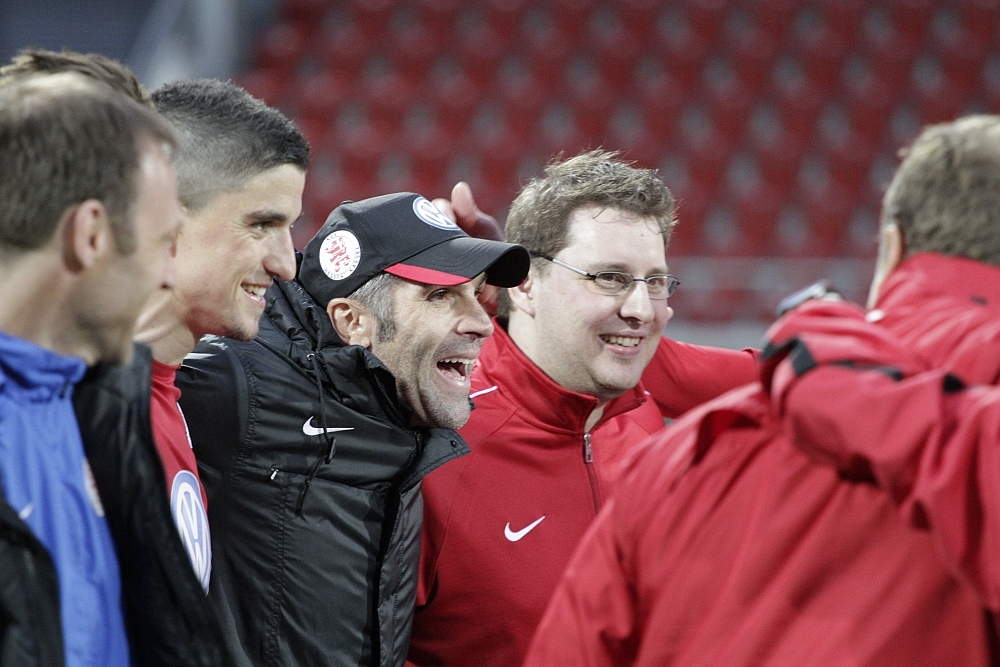 Trainerteam, Spieler und der Pressesprecher hatten Grund zur Freude