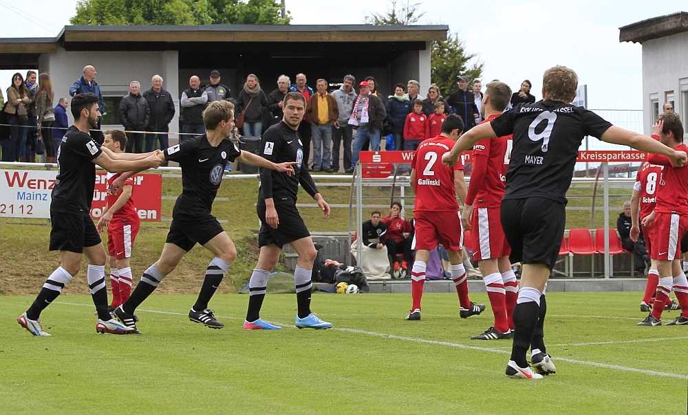 Enno Gaede hat soeben das 1:0 erzielt