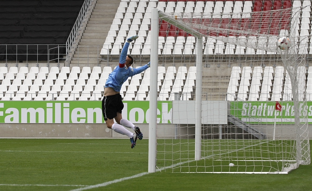 Carsten Nulle ohne Chance beim Gegentor zum 1:1