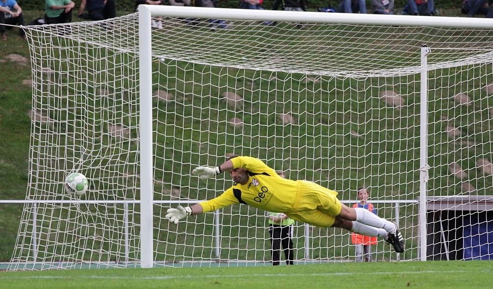 Baunatals Keeper ist machtlos, Bobo Mayer hat getroffen