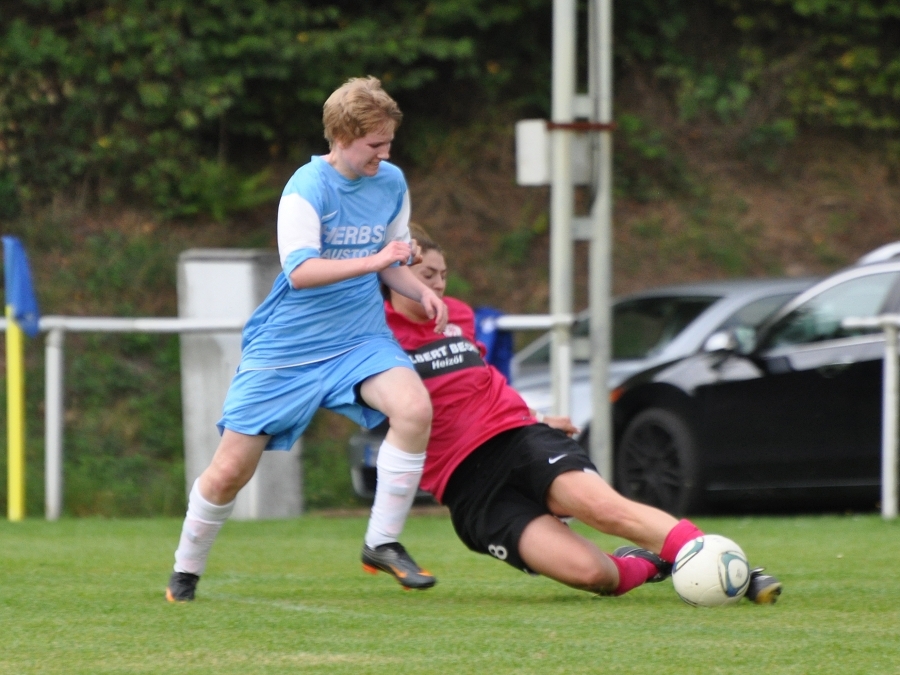 KSV Frauen - Jossa: Janina Thür beim Grätschen