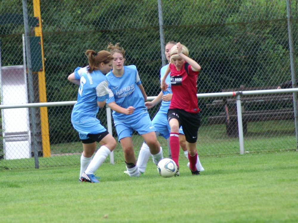 KSV Frauen - Jossa: Ricarda Grieß und drei Gegenspielerinnen