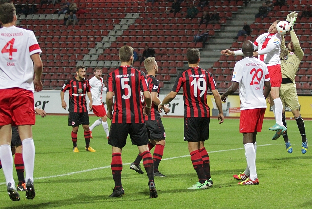 Henel beim Kopfball