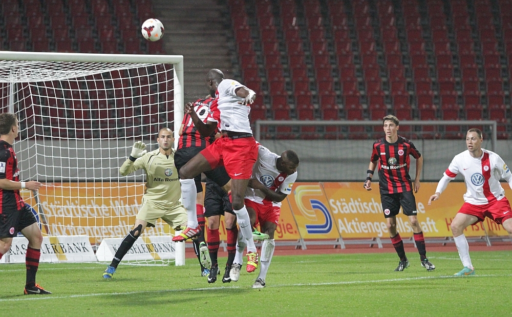 Sako beim Kopfball 