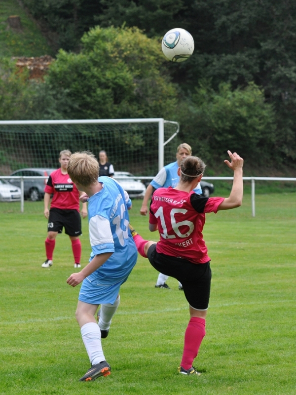 KSV Frauen - Jossa: Laura Wickert - hoch das Bein