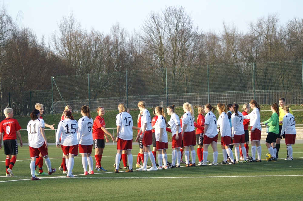 KSV Hessen Frauen - SG Kathus/Hohe Luft: Shake-Hands vor der Partie