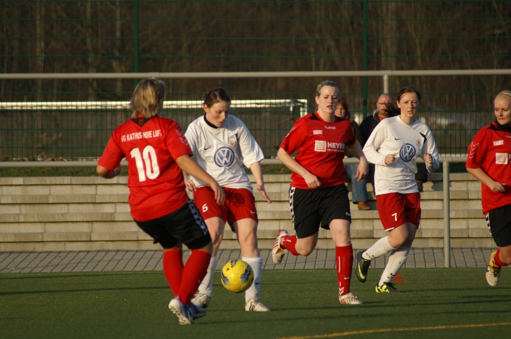 KSV Hessen Frauen - SG Kathus/Hohe Luft: Jasmin Glißner am Ball