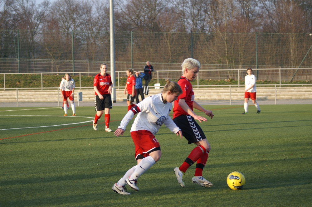 KSV Hessen Frauen - SG Kathus/Hohe Luft: Natalie Mücke und Gegnerin