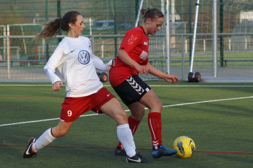 KSV Hessen Frauen - SG Kathus/Hohe Luft: Maite Serrano und Gegnerin