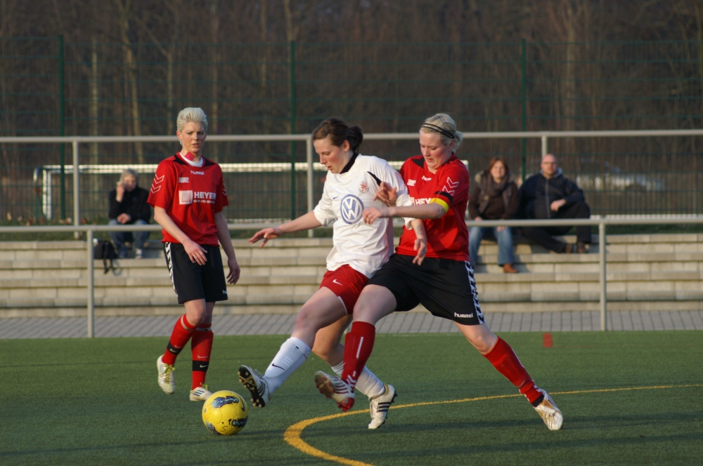 KSV Hessen Frauen - SG Kathus/Hohe Luft: Jasmin Glißner am Ball