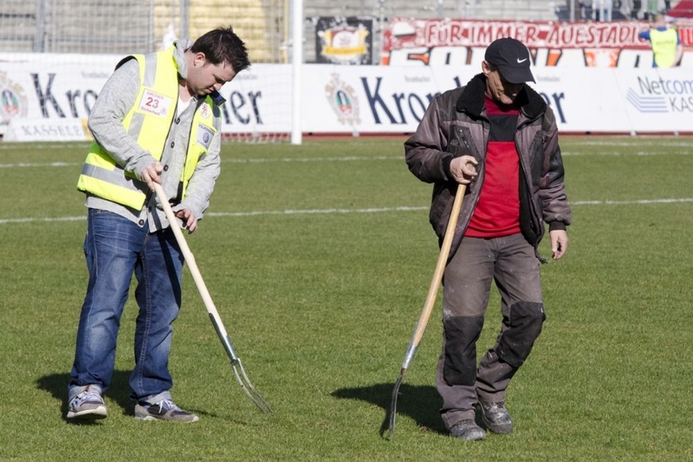 Die Greenkeeper kümmern sich um die Rasenpflege