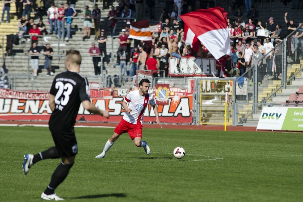 KSV Hessen - SSV Ulm 1846 Fussball: Tobias Becker