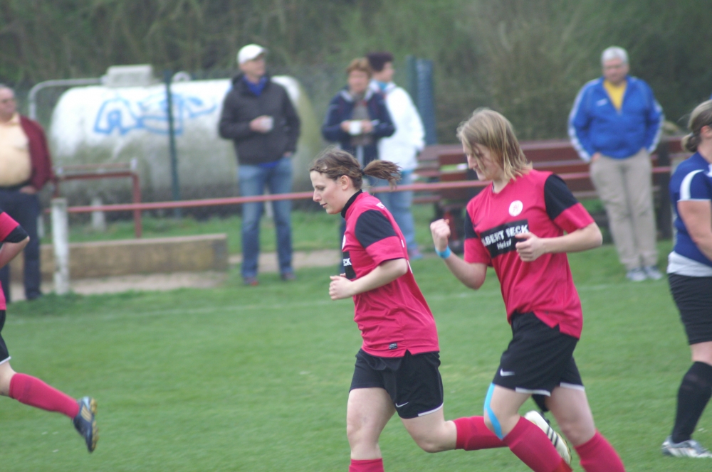 SG Anraff/Giflitz/Fried. - KSV Hessen Kassel Frauen: Insa Fischer nach dem 1:0