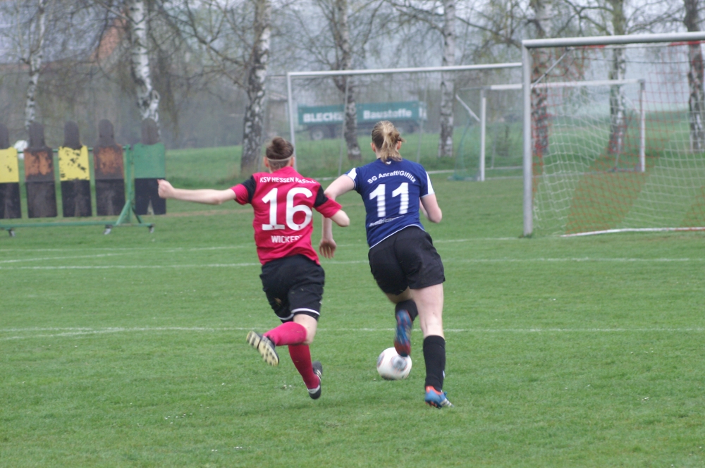 SG Anraff/Giflitz/Fried. - KSV Hessen Kassel Frauen: Laura Wickert im Laufduell