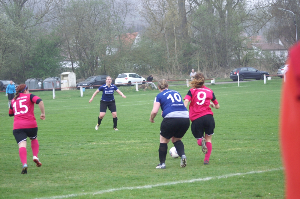 SG Anraff/Giflitz/Fried. - KSV Hessen Kassel Frauen: Maite Serrano (rechts)