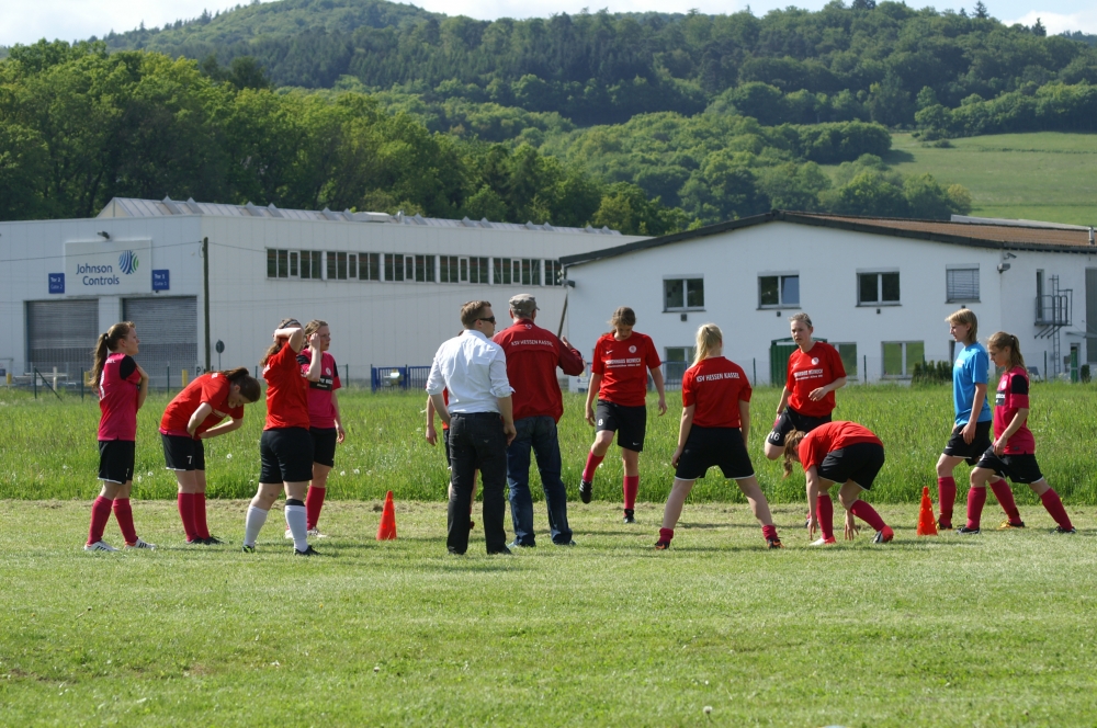 FSV Friedensdorf - KSV Hessen Frauen 2:1 (0:1): Dehnen