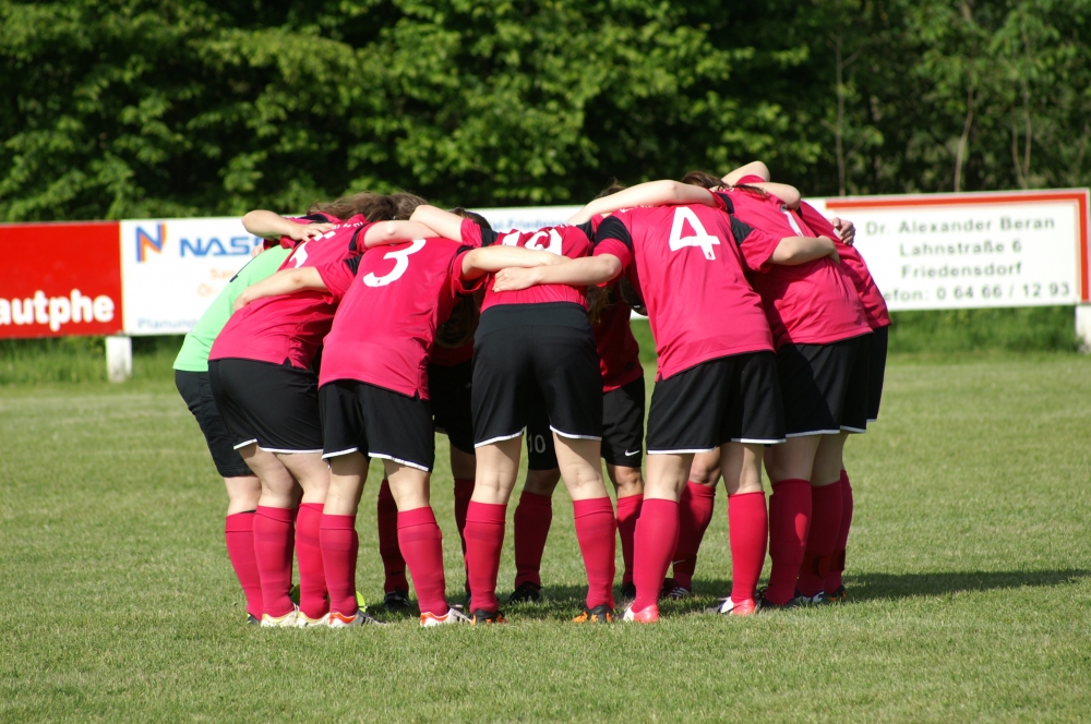 FSV Friedensdorf - KSV Hessen Frauen 2:1 (0:1): Mannschaftskreis