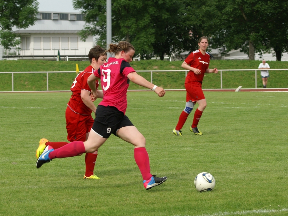 DFC Allendorf/Eder - KSV Hessen Frauen: Ida Jaeger und Gegnerin