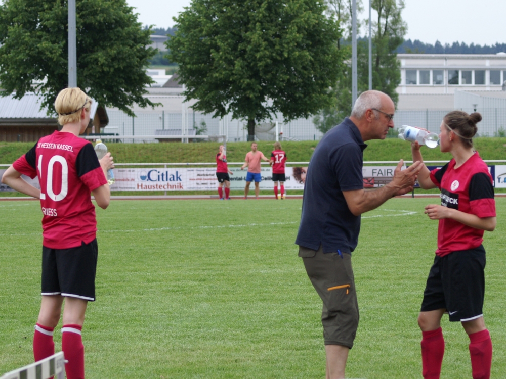 DFC Allendorf/Eder - KSV Hessen Frauen: Trinkpausenszene