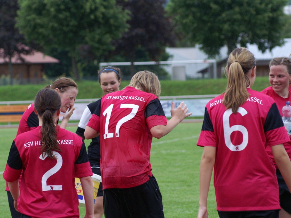 DFC Allendorf/Eder - KSV Hessen Frauen: Nasse Spielerinnen