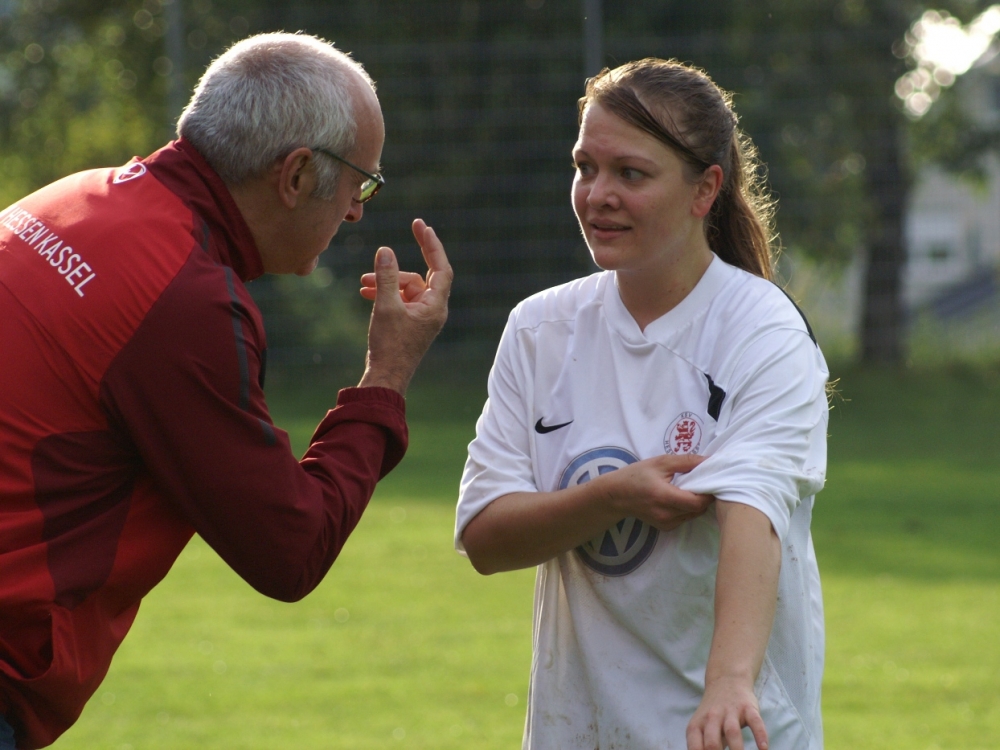 Regionalpokal: SG Hombressen/Udenhausen - KSV-Frauen: Nadine Schütze und Carlos Serrano