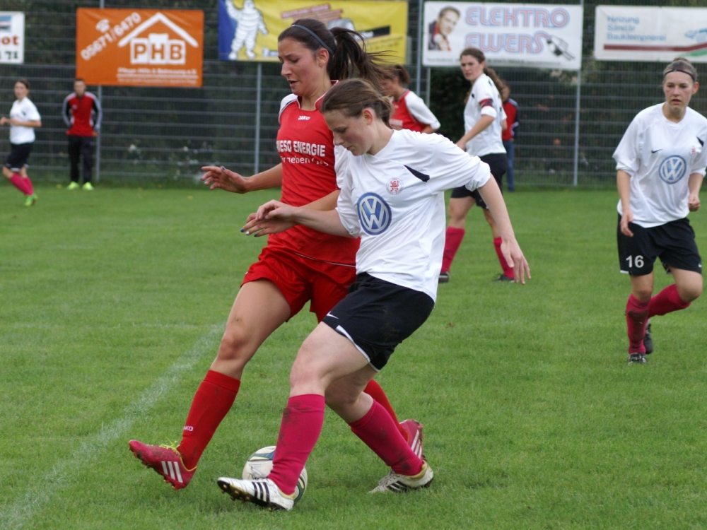 Regionalpokal: SG Hombressen/Udenhausen - KSV-Frauen: Jasmin Glißner am Ball