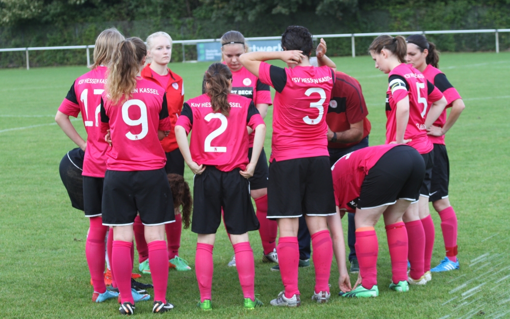 KSV Hessen Frauen - Vikt. Grossenenglis: Besprechung vor Spielbeginn