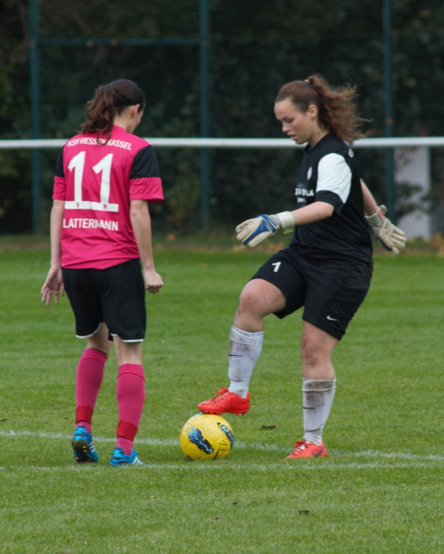 KSV Hessen Frauen - Vikt. Grossenenglis: Loreta Beqa am Ball