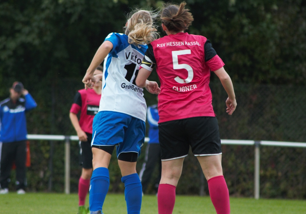 KSV Hessen Frauen - Vikt. Grossenenglis: Jasmin Glißner beim Kopfball