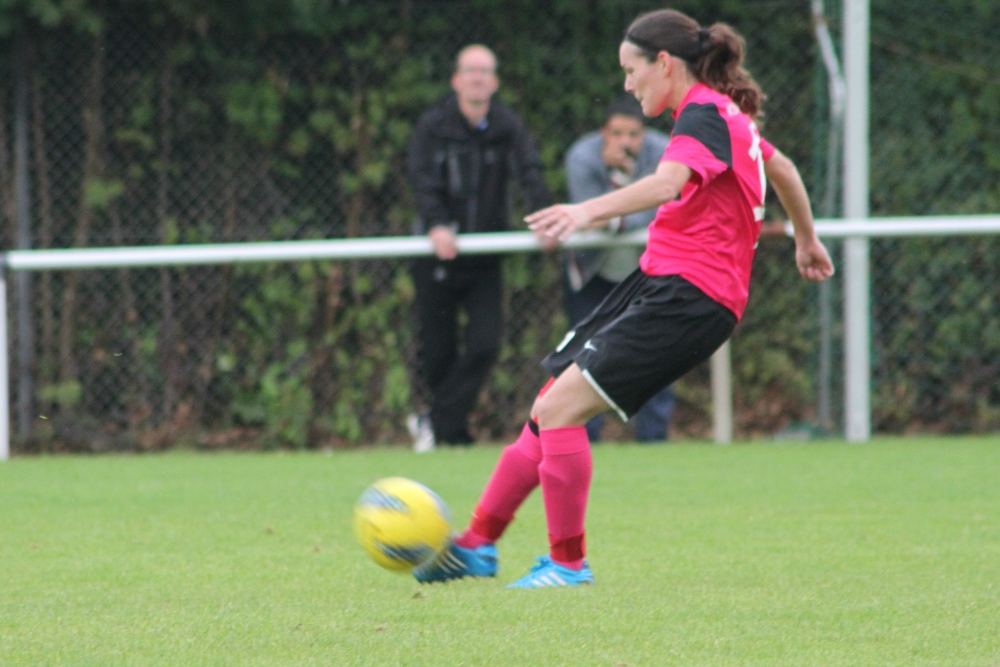 KSV Hessen Frauen - Vikt. Grossenenglis: Lisa Lattermann beim Schuss