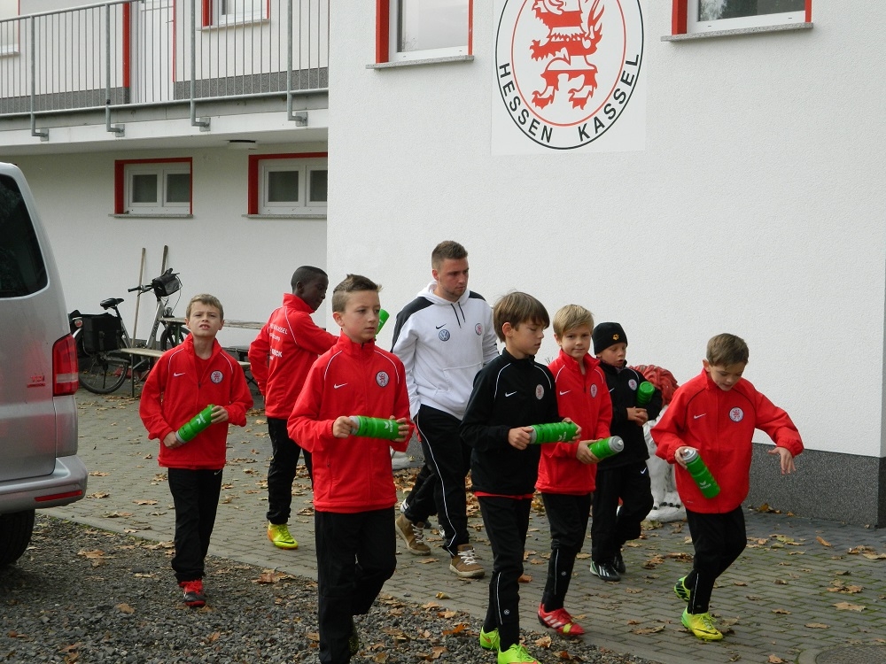 Auf dem Weg zum Trainingsplatz.jpg